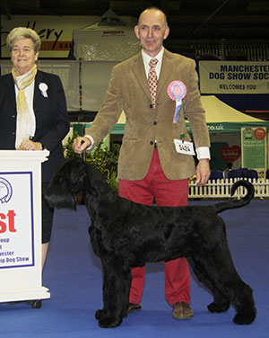 Mr & Mrs K Cullen Primariesen Schwarze Prinz At Philoma with puppy group judge Mrs C E Cartledge