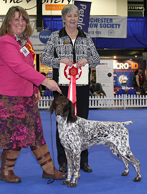 Mrs S Harris Am Gr Ch Sh Ch Vjk-myst Goes Like The Wind Of Barl with group judge Miss A Ingram 