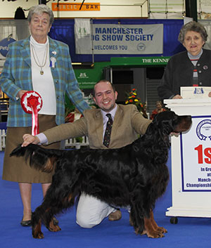 Alcorn, Baddeley, Crowther, & Swan Sh Ch Lourdace Fulcrum JW with group judge Mrs C E Cartledge & Mrs V Foss (President)