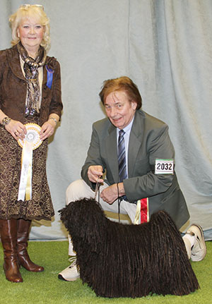 Mr E Szyczewski Ch Weetoneon Buggah the Beaujolais TAF with group judge Mrs L J Salt