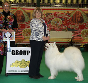 Ms P A Roberts & Mrs H Fitzgibbon Ice Maiden Smile Yoshi And Us (Imp) with group judge Mrs M Purnell-Carpenter