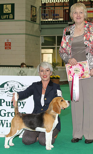 Miss M Spavin Quincerhound Britney Of Dialynne with puppy group judge Ms M Rodgers 