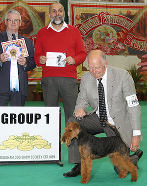 Mr P Davies Perrisblu The Butler with puppy group judge Mr J Scanlan & Mr A Bongiovanni (Royal Canin) 
