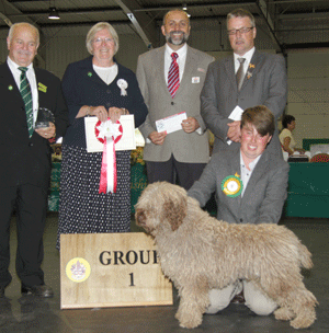 Mr & Mrs N & J Egginton & Mr B Egginton Valentisimo's Castro with group judge Mrs P Blay, Mr B Limpus (Show Manager) & Mr A Bongiovanni (Royal Canin)