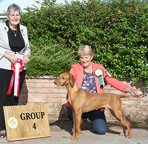 Mr & Mrs J P & E J Harper Pitswarren Zizi Jeanmaire JW with group judge Mrs J Miller