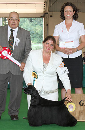 Mrs B Morris, Miss L J Bryant & Mrs L Nelson Am Ch Sh Ch Ir Ch Silhouette Troubling Nasailleen with group judge Mr C Woodward & E Moorhouse (Royal C)