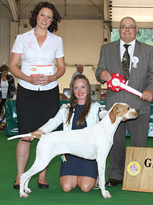 Mrs H Blackburn-Bennett Kanix Orient At Stargang with group judge Mr C Woodward & E Moorhouse (Royal Canin)  