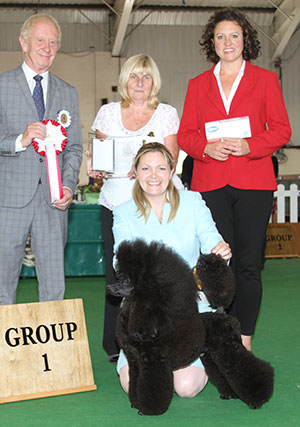 Miss M Harwood Ch Minarets Best Kept Secret with group judge Mr T Johnston, Mrs S St. Maur Thorp (Asst Secretary) & E Woodhouse (Royal Canin)