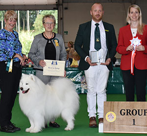 Mrs V Freer & Mrs C Smith Ch Nikara Diamond Dancer JW with group judge Ms D Spavin, Mr C Briggs (Show Manager) & L Duffy (Royal Canin)