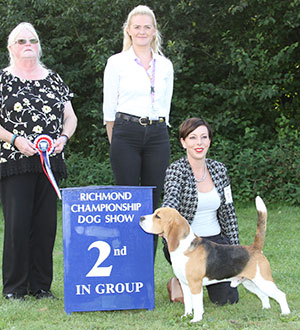 Miss M Spavin Ch Dialynne Peter Piper with group judge Mrs Hewart-Chambers & E Cooper (Natural Instinct)