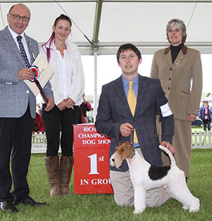 Mr V Malzoni Am Ch Hampton Courts Monte Cristo with group judge Mr S Plane, Miss B Johnson (Committee) & T Linwood (Natural Instinct) 