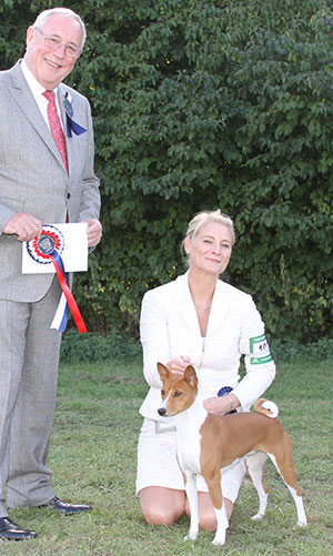 Mrs P Steele Ch & Lux Ch Akmar Empress Of Egypt JW with group judge Mr G Hill