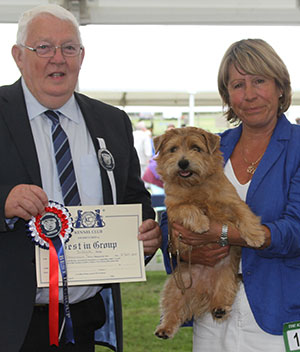 Mrs R Gee Watercroft Calling Time with group judge Mr M Armstrong 