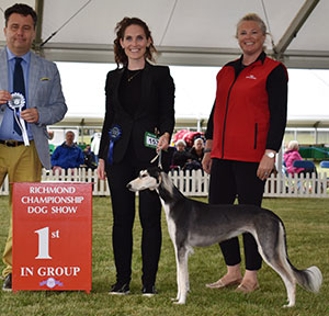 Ms N Hamilton Alishamar Roxane with puupy group judge Mr R Doedijns & T Findlay (Royal Canin) 