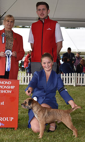 Mr R Goddard & Miss L Goddard Ch Kgills King Of Swing At Awbrooksky with veteran group judge Mrs B M Young & Mr R Furnell (Royal Canin)