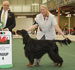 Dr M Ivaldi & Dr L S Ivaldi Int Ch It Ludstar Frederick Frankenstein with group judge Dr G Bodegard