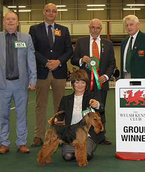 Ms J & J Vickers Eskwyre Pistol Pete with group judge Dr G Bodegard, Dr M Edwards (Committee) & Mr J Barney (Breed judge)