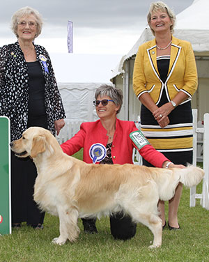 Mrs M Gerritsen Dutchtab vd Beerse Hoeve with group judge Mrs J Richards