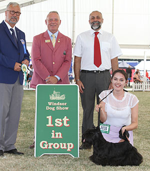 Mrs L M Maidment Berrybreeze Explorer At Daxidin with veteran group judge Dr A Schemel, Mr I Kettle (H & S Officer) & Mr A Bongiovanni (Royal Canin)