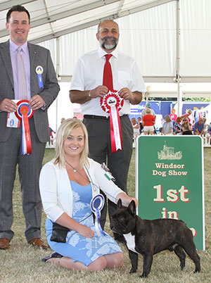 Mr D Cund & Mrs & Mrs A Harrop Chelmbull The Aviator with group judge Mr D Roberts & Mr A Bongiovanni (Royal Canin)