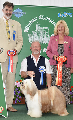 Mr N S Smith & Ms J Hadlington Ch Tetsimi Moves Like Jagger with group judge Mr P Young & Mrs S Wilkinson (Committee)